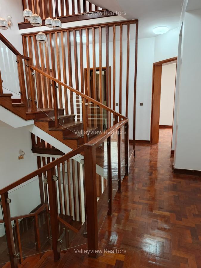 6 Bed Townhouse with En Suite at Lavington - 7