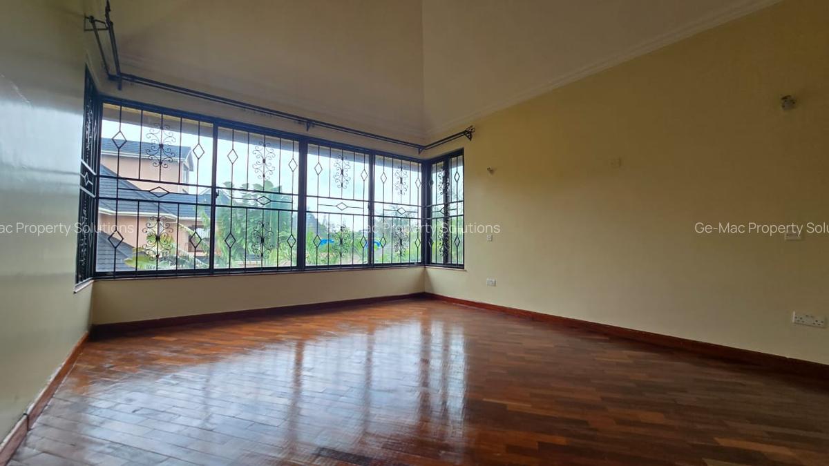 4 Bed House with En Suite in Garden Estate - 9