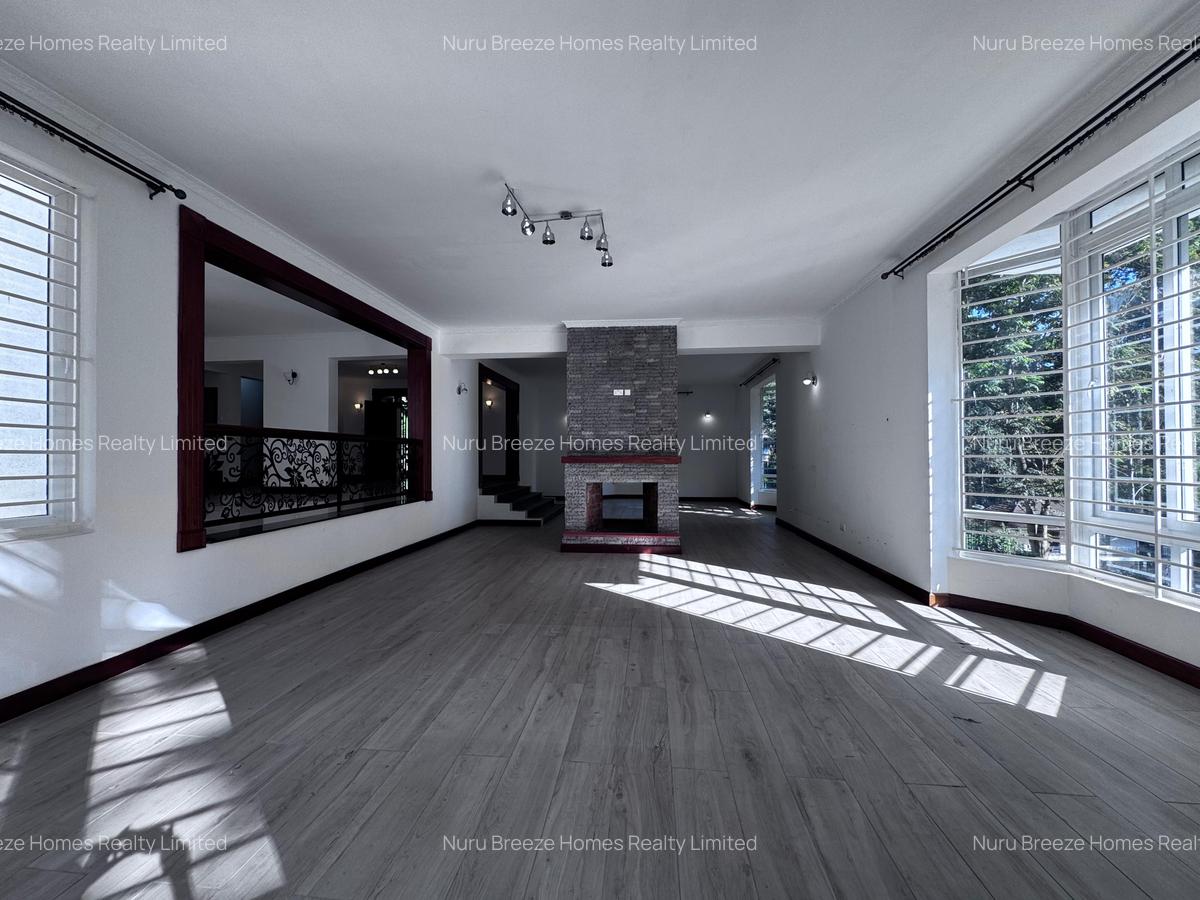 5 Bed Townhouse with En Suite in Rosslyn - 2
