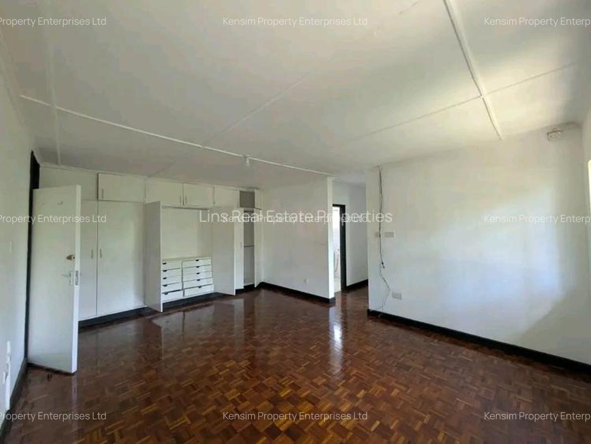 4 Bed Townhouse with En Suite in Lavington - 12