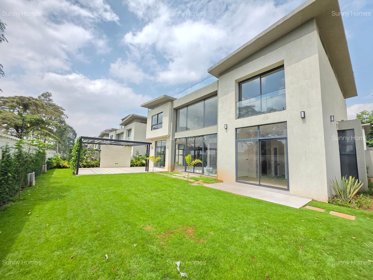 4 Bed Townhouse with En Suite at Evergreen - 15