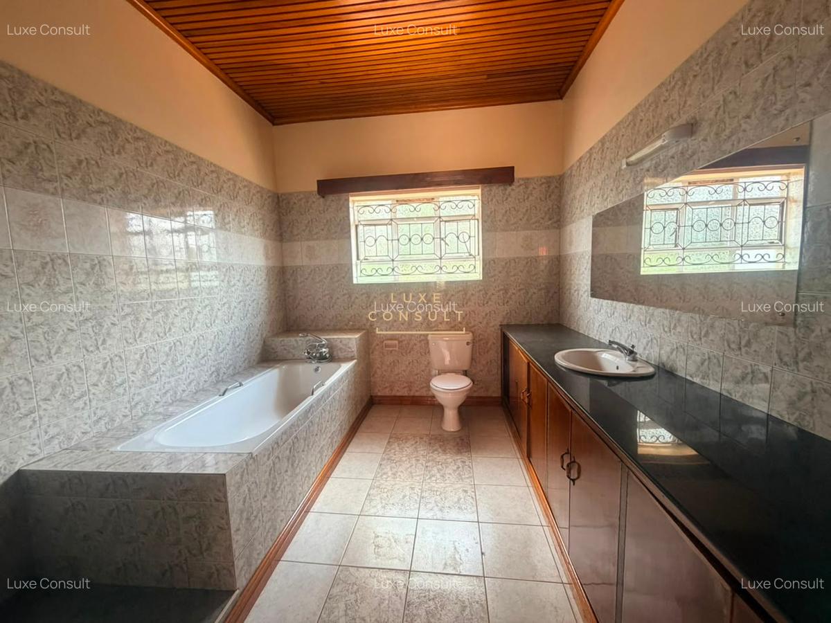5 Bed Townhouse with En Suite in Nyari - 14