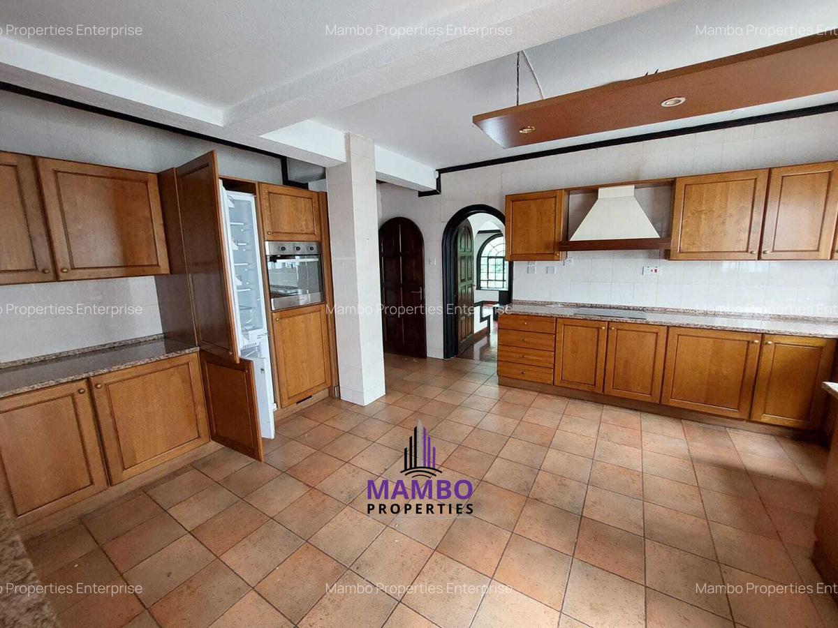 4 Bed Townhouse with En Suite at Riverside Dr - 3