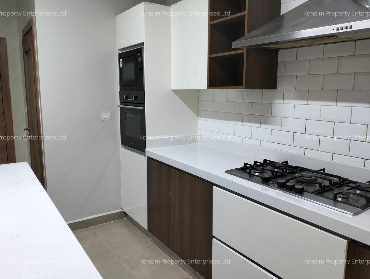 5 Bed Townhouse with En Suite in Lavington - 12