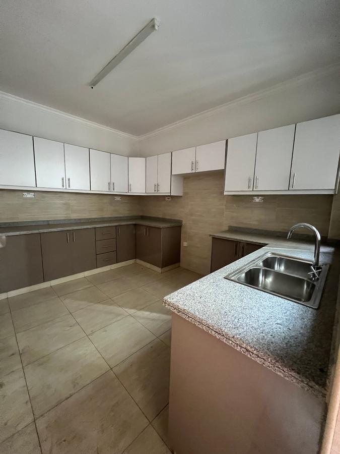 3 Bed Apartment with En Suite at Lavington - 7