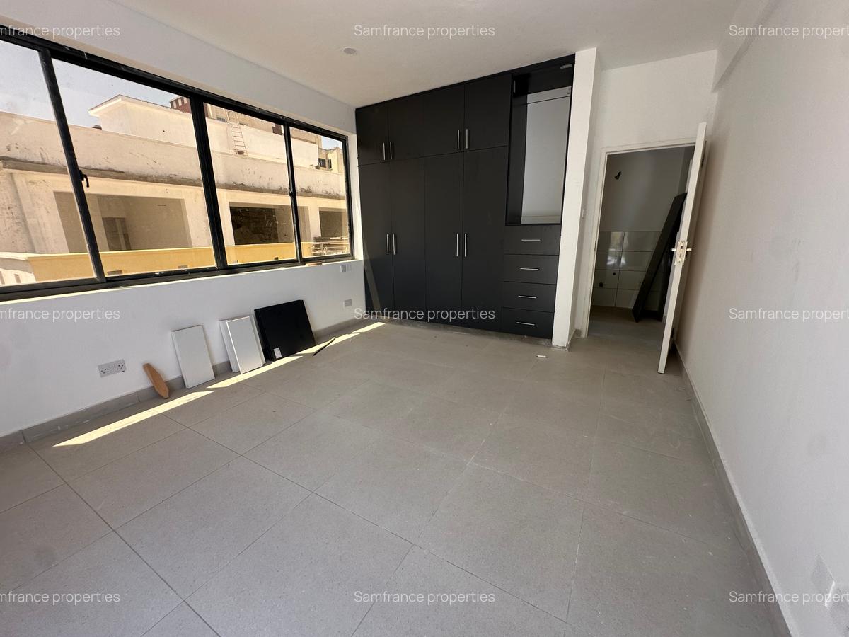 Serviced 1 Bed Apartment with En Suite at 1St Avanue - 10