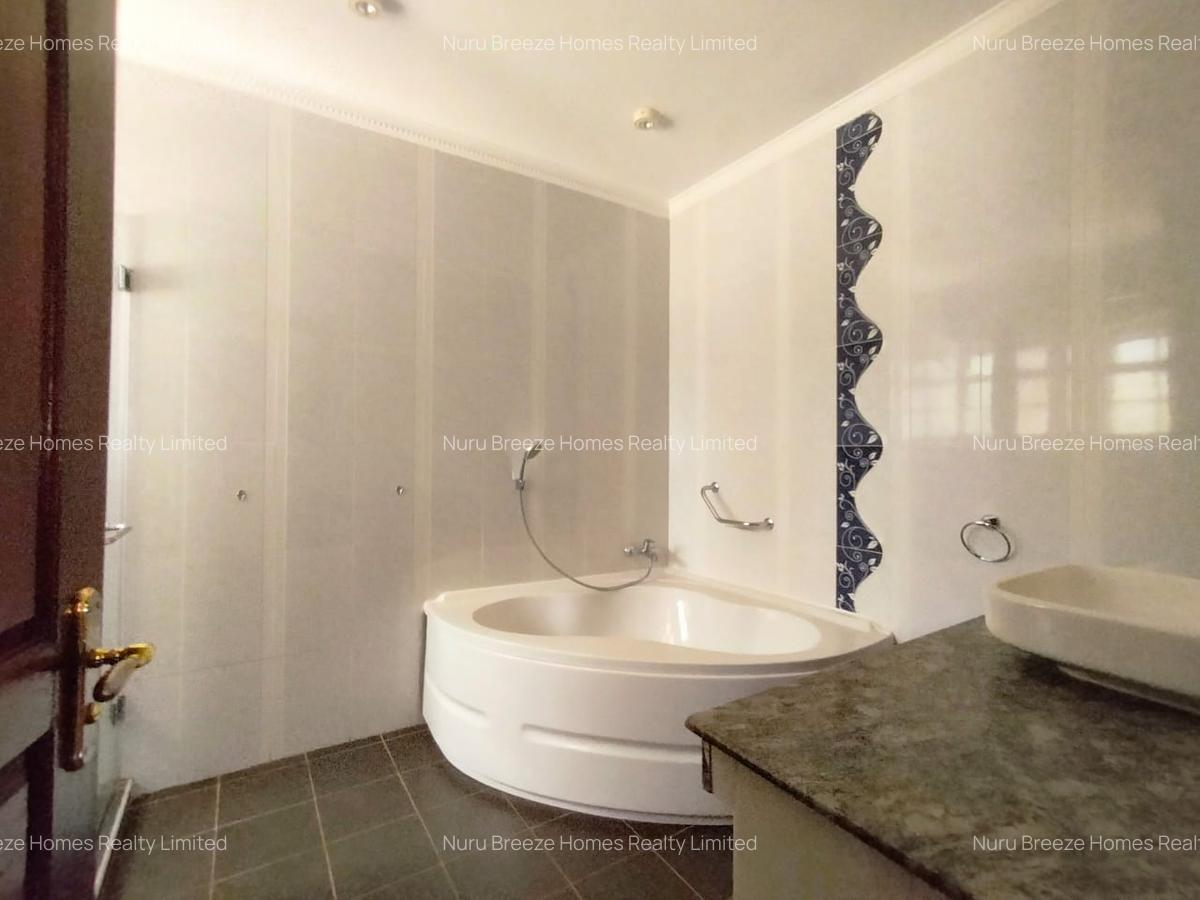 4 Bed Townhouse with En Suite in Kyuna - 18