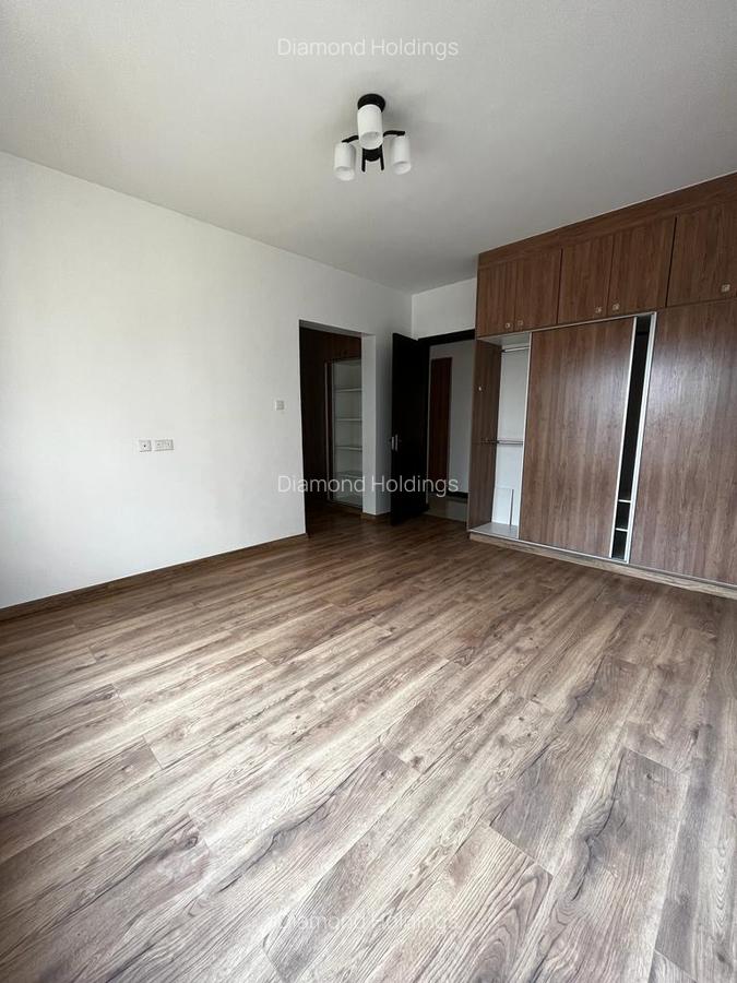 3 Bed Apartment with En Suite at Parklands - 6