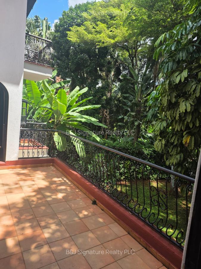 4 Bed Villa with En Suite in Riverside - 16