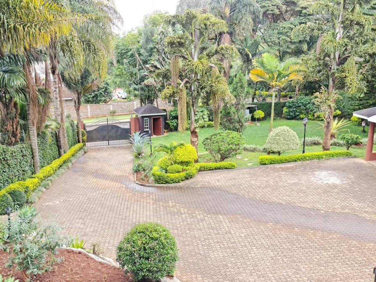 5 Bed House with En Suite at Nyari - 5