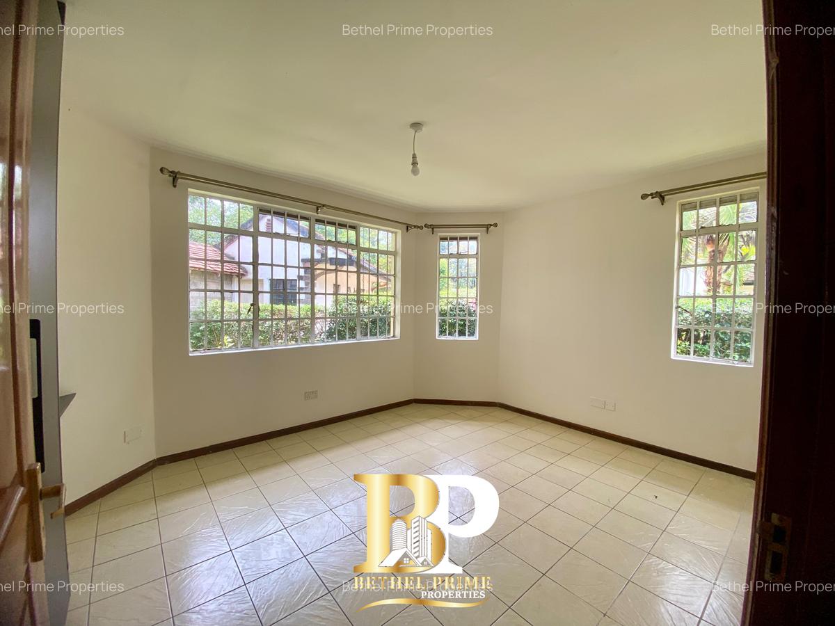 4 Bed Townhouse with En Suite in Spring Valley - 6