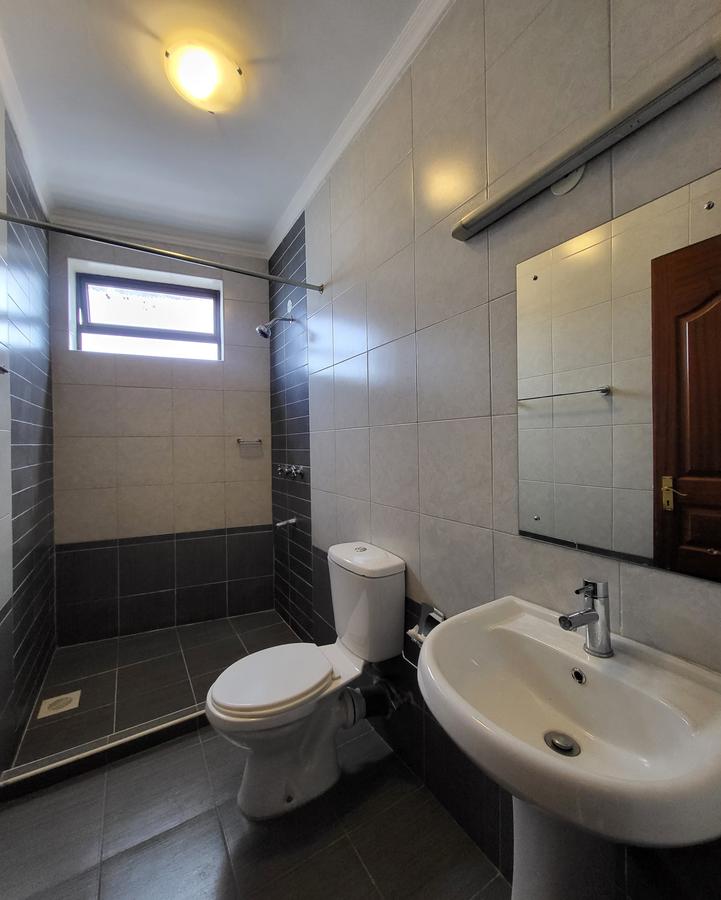 3 Bed Apartment with En Suite in South C - 8