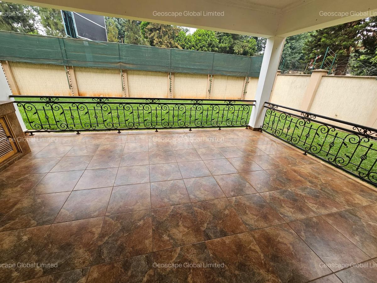 5 Bed Townhouse with En Suite in Lavington - 12