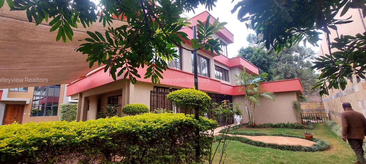 5 Bed Townhouse with En Suite at Lavington - 19
