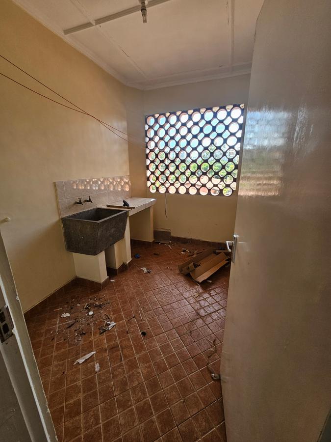 3 Bed Apartment with En Suite at Kilimani - 2