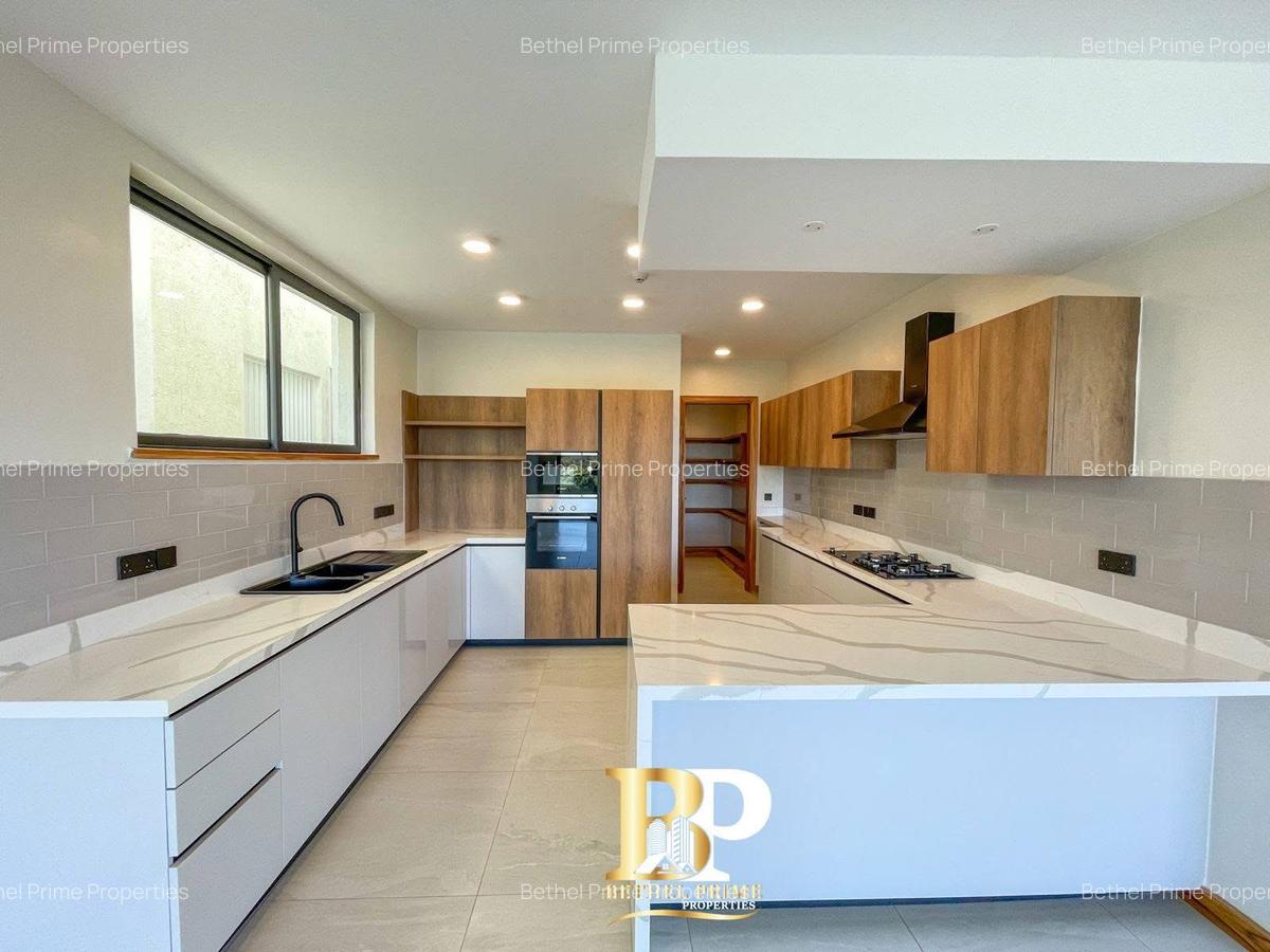 4 Bed Apartment with En Suite in Spring Valley - 15
