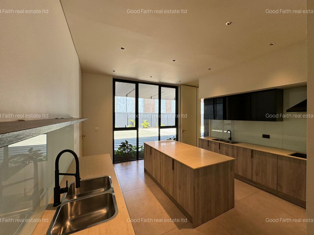 7 Bed House with En Suite in Kitisuru - 5