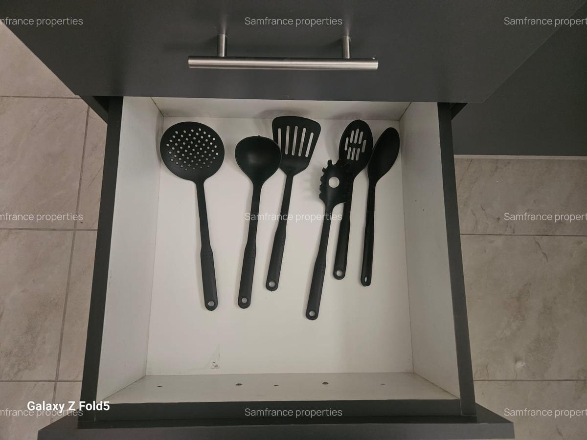 Serviced 2 Bed Apartment with En Suite at 1St Avanue - 8