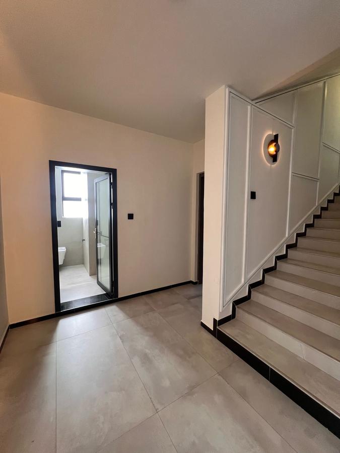 4 Bed Villa in Membley - 13