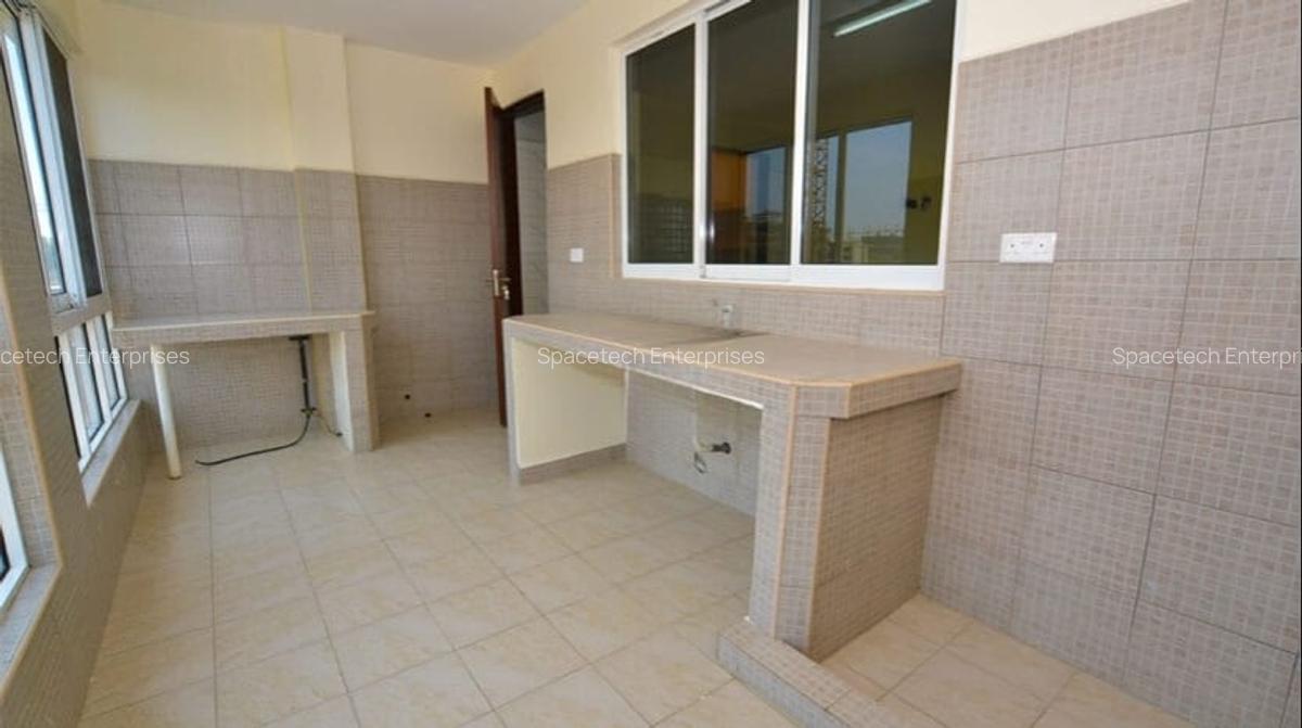 4 Bed Townhouse with En Suite in Westlands Area - 5
