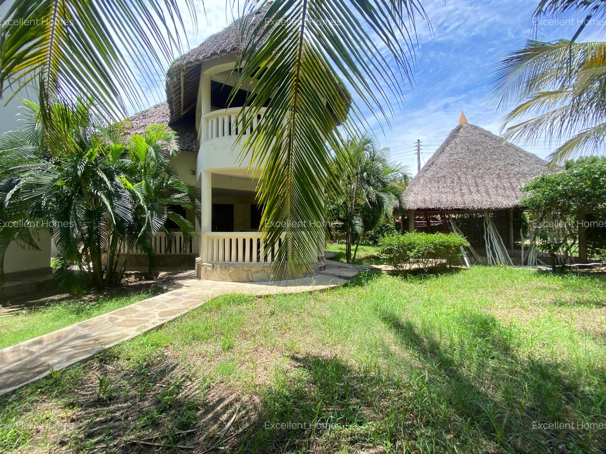 4 Bed Villa with En Suite at Diani Beach Road - 6