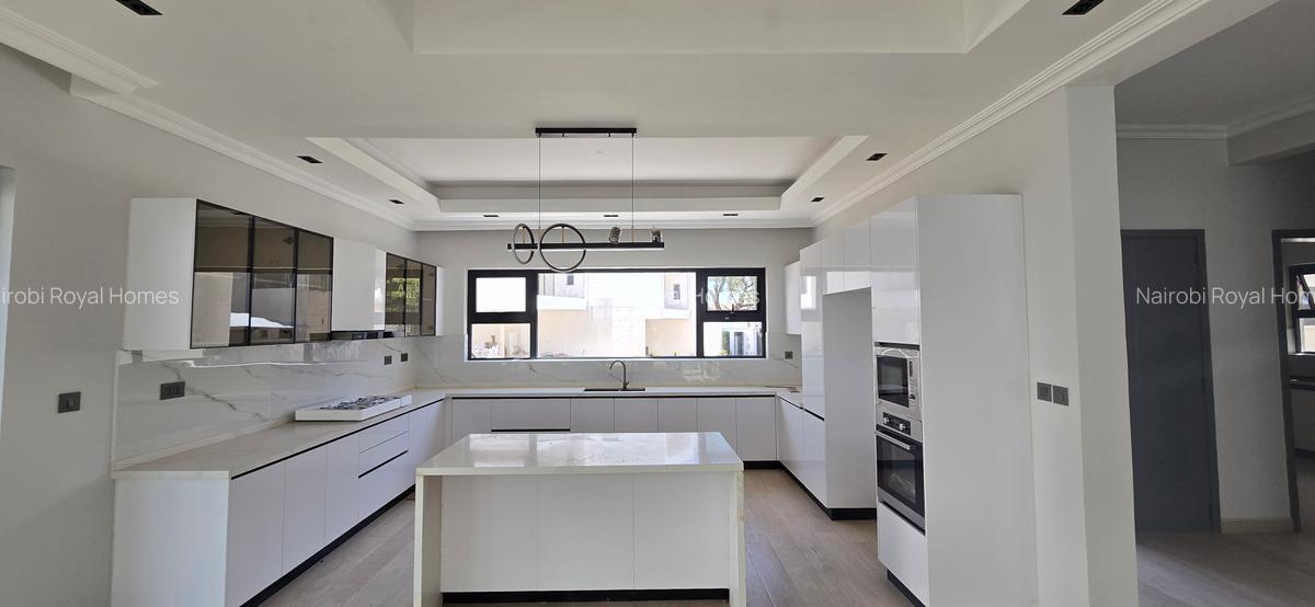 5 Bed Townhouse with En Suite at Lavington Green - 2