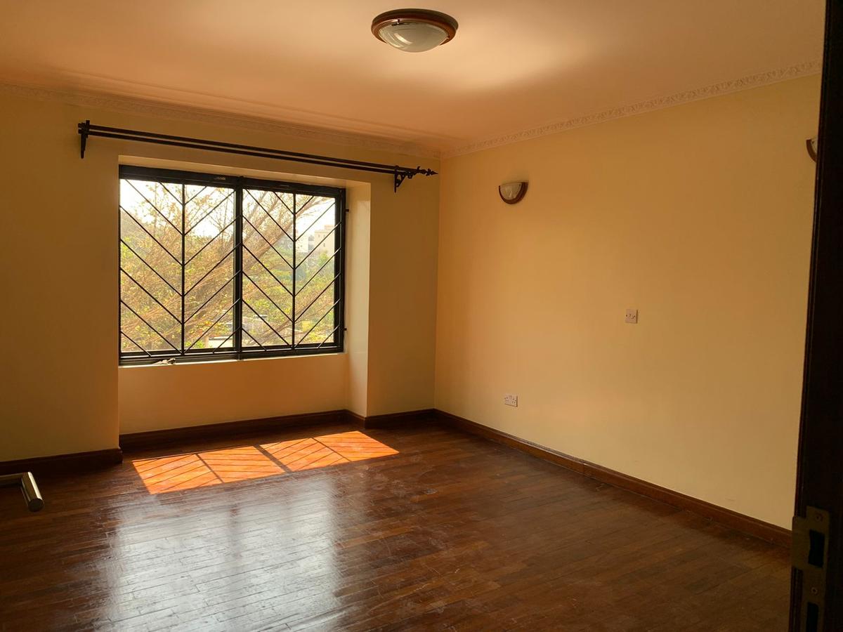 3 Bed Apartment with En Suite in Lavington - 11