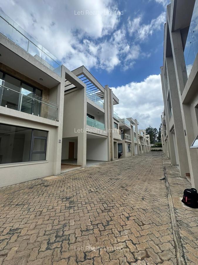 6 Bed Townhouse with En Suite in Lavington - 2