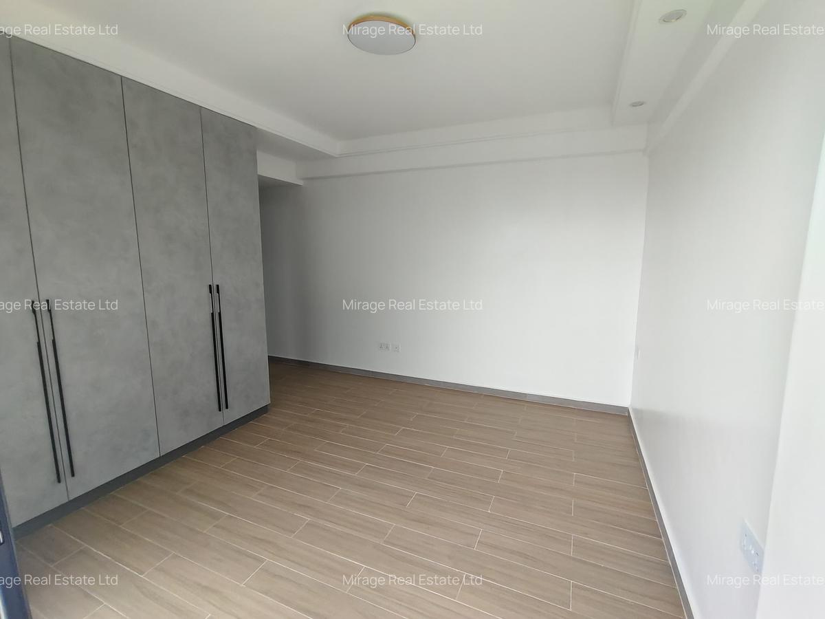 3 Bed Apartment with Gym in Riverside - 9