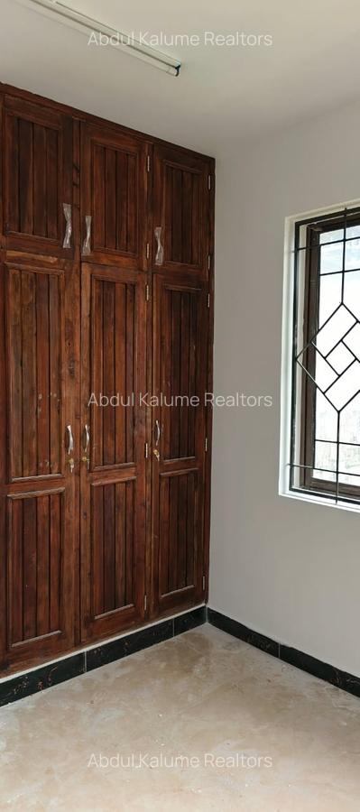 Serviced 2 Bed Apartment with En Suite at Tudor - 6