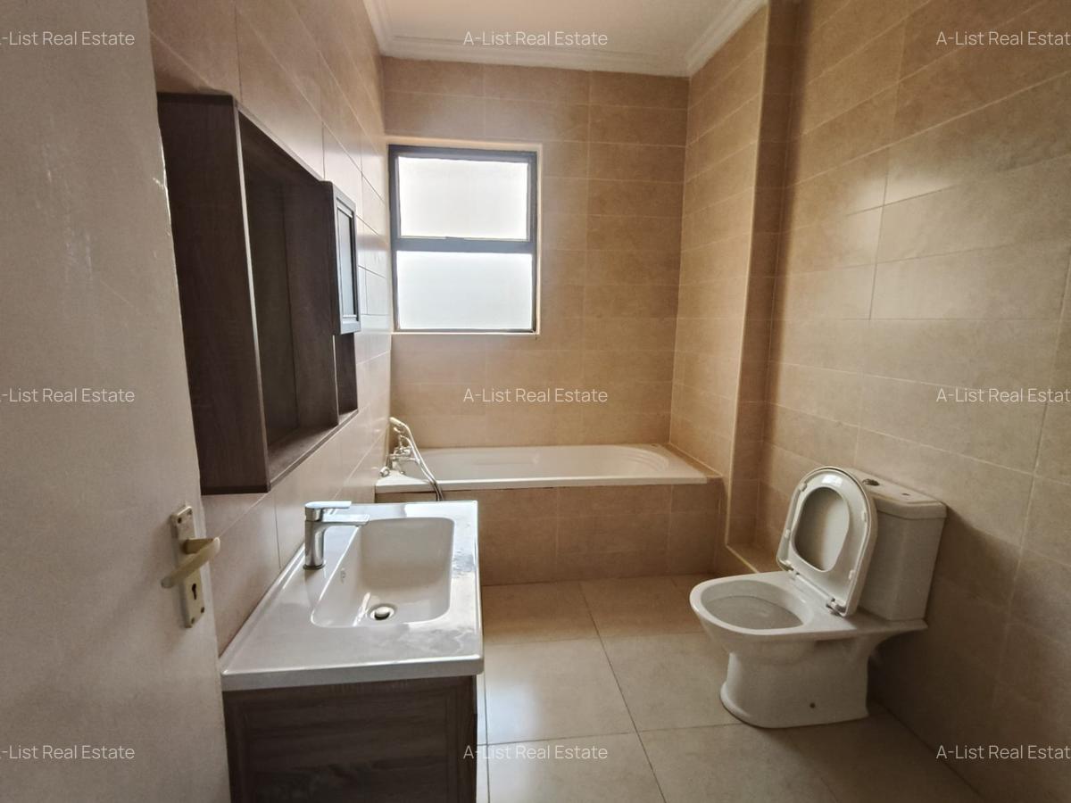 3 Bed Apartment with En Suite at Hatheru Road - 13