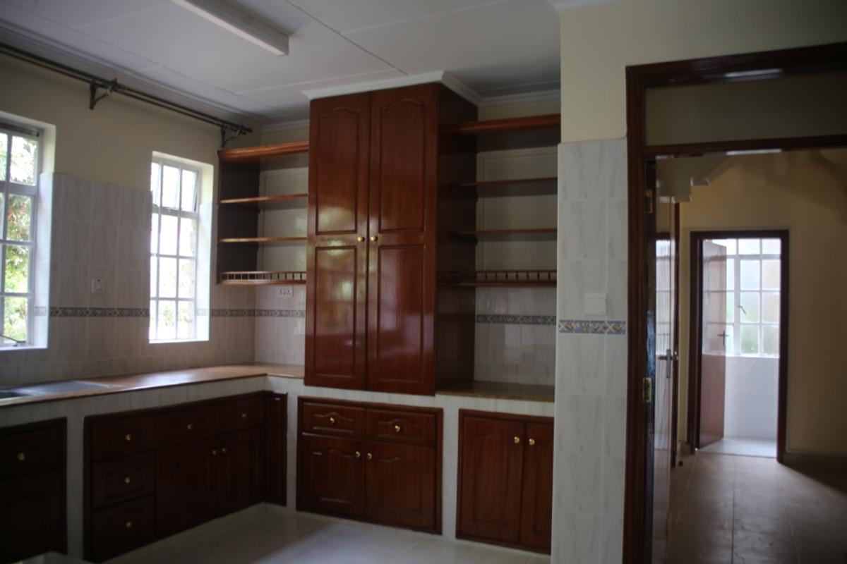 4 Bed Townhouse with En Suite in Lavington - 9