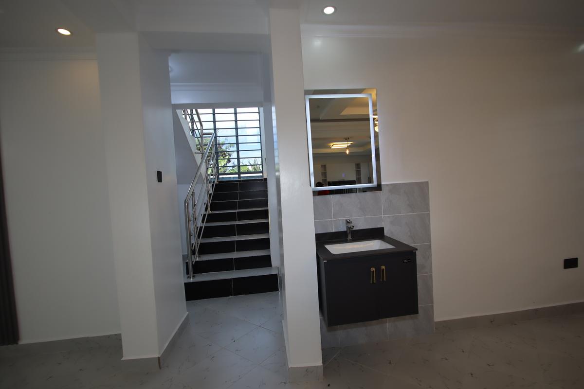 4 Bed House with En Suite at Mugutha Area - 10