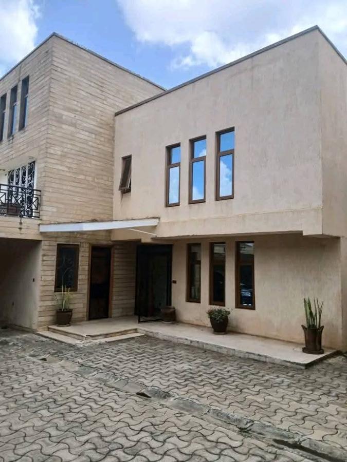 5 Bed Townhouse with En Suite at Lavington - 1