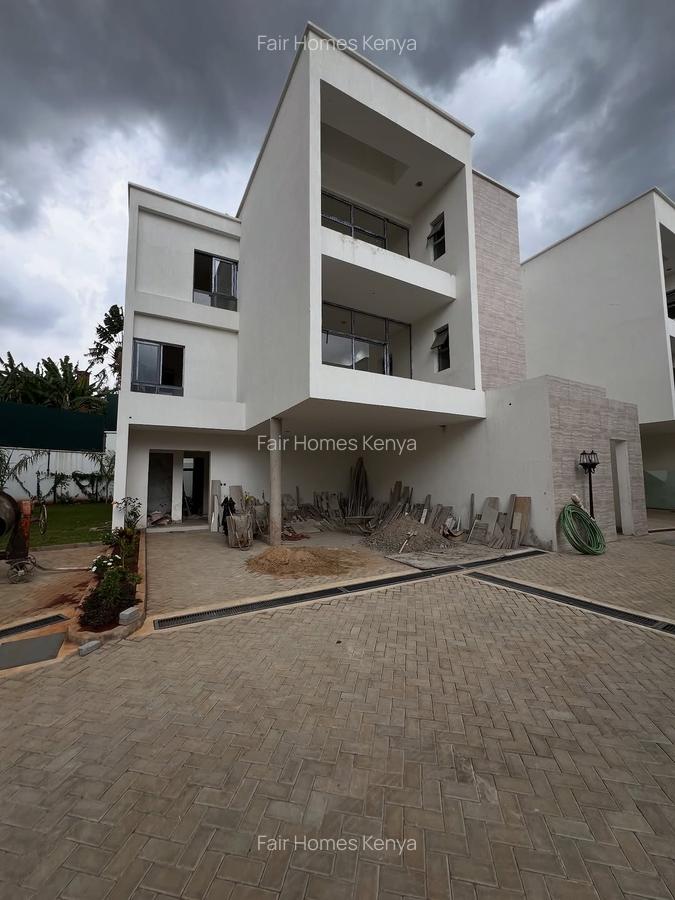 5 Bed Townhouse with En Suite at Lavington Green - 16