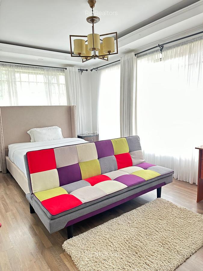 4 Bed Townhouse with En Suite at Lake Road - 19