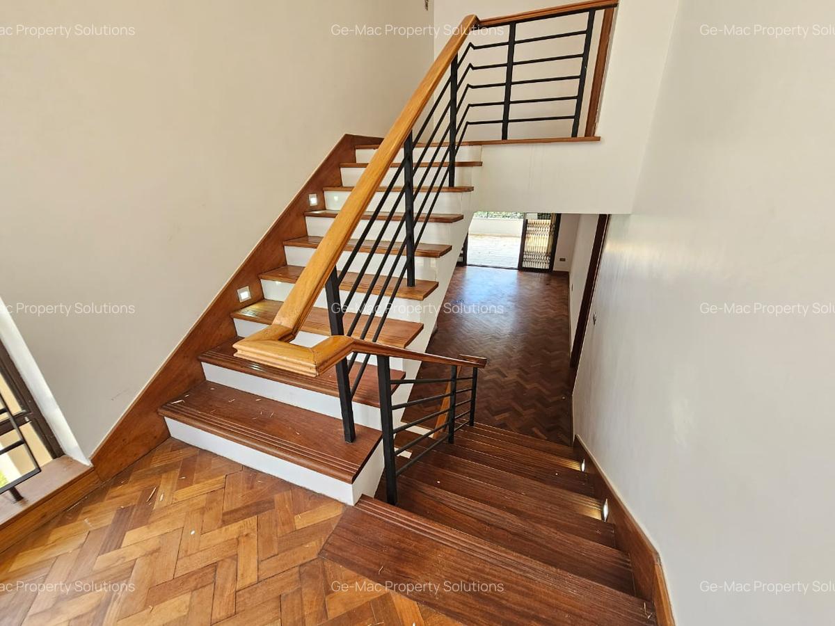 5 Bed House with En Suite in Lavington - 19