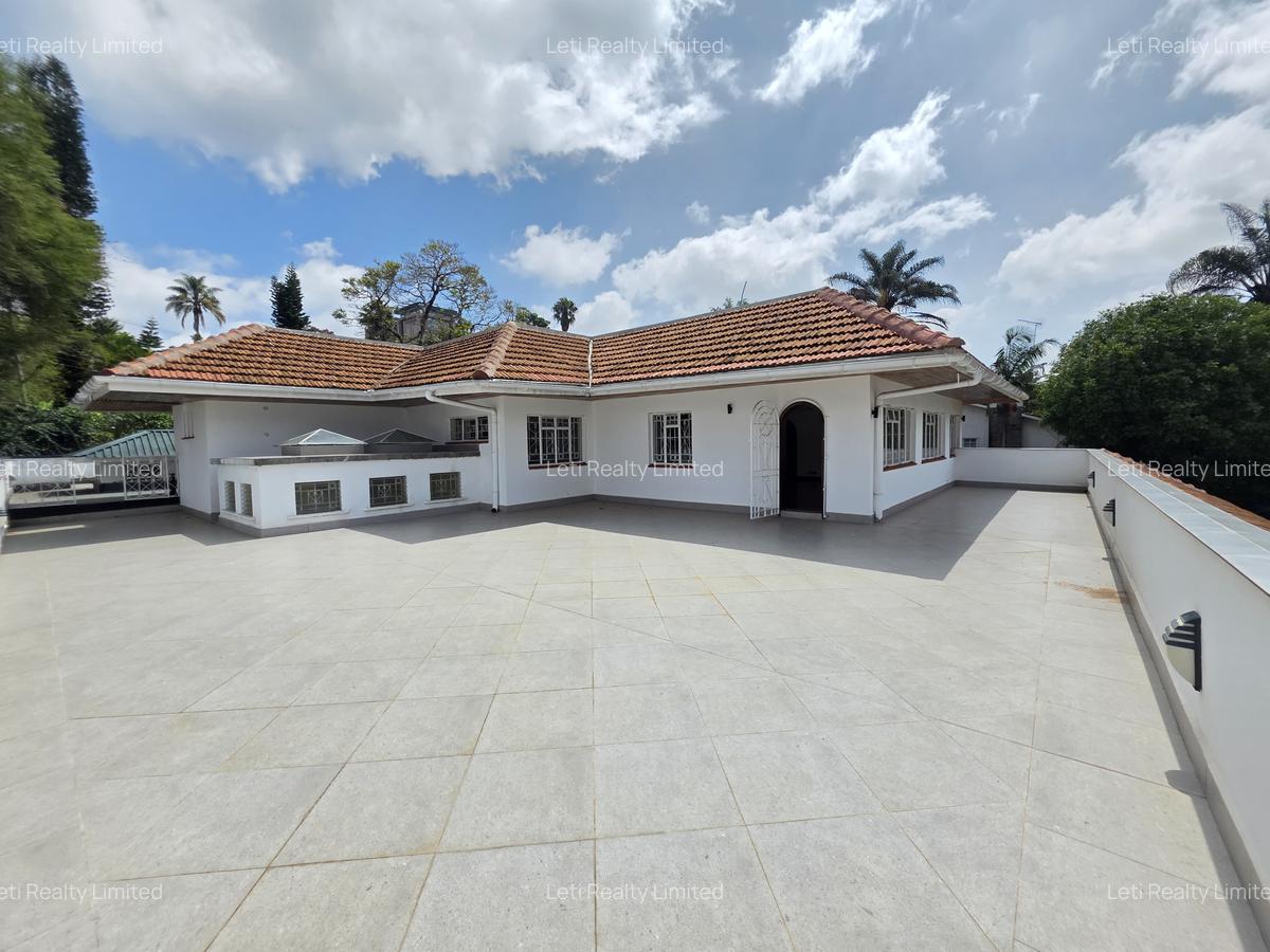 10 Bed House with En Suite in Lavington - 2