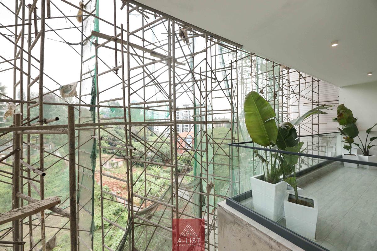 3 Bed Apartment with En Suite at Riverside - 2