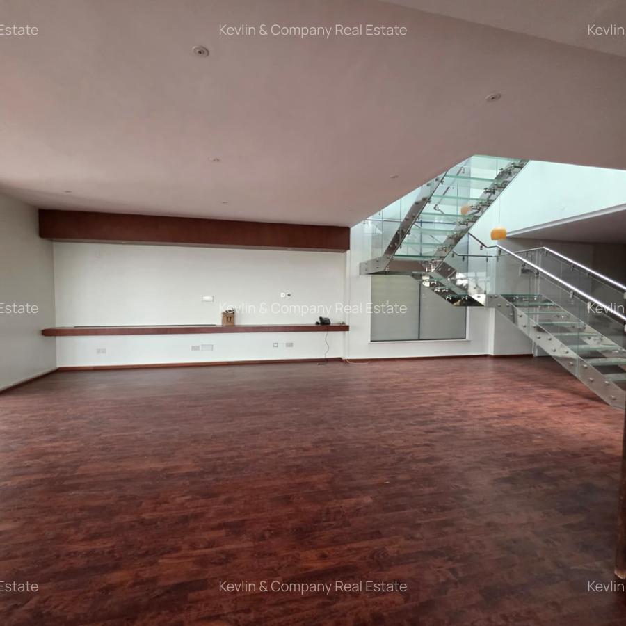 4 Bed Apartment with En Suite in Parklands - 6