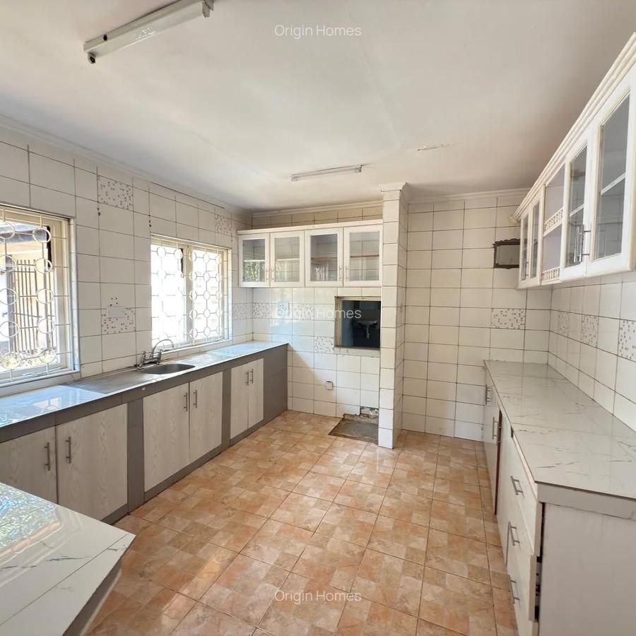 4 Bed House with En Suite at Kyuna - 8