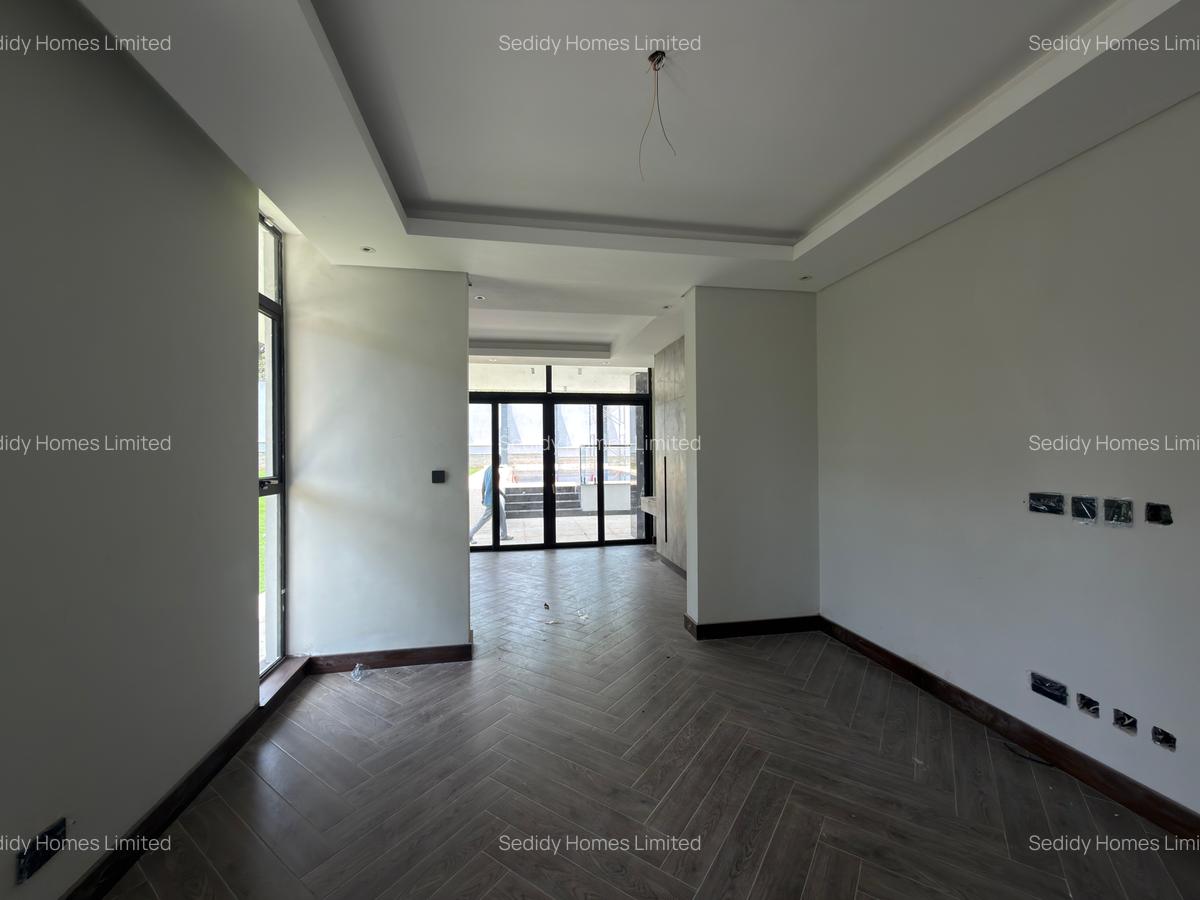 5 Bed Villa with En Suite in Nyari - 2