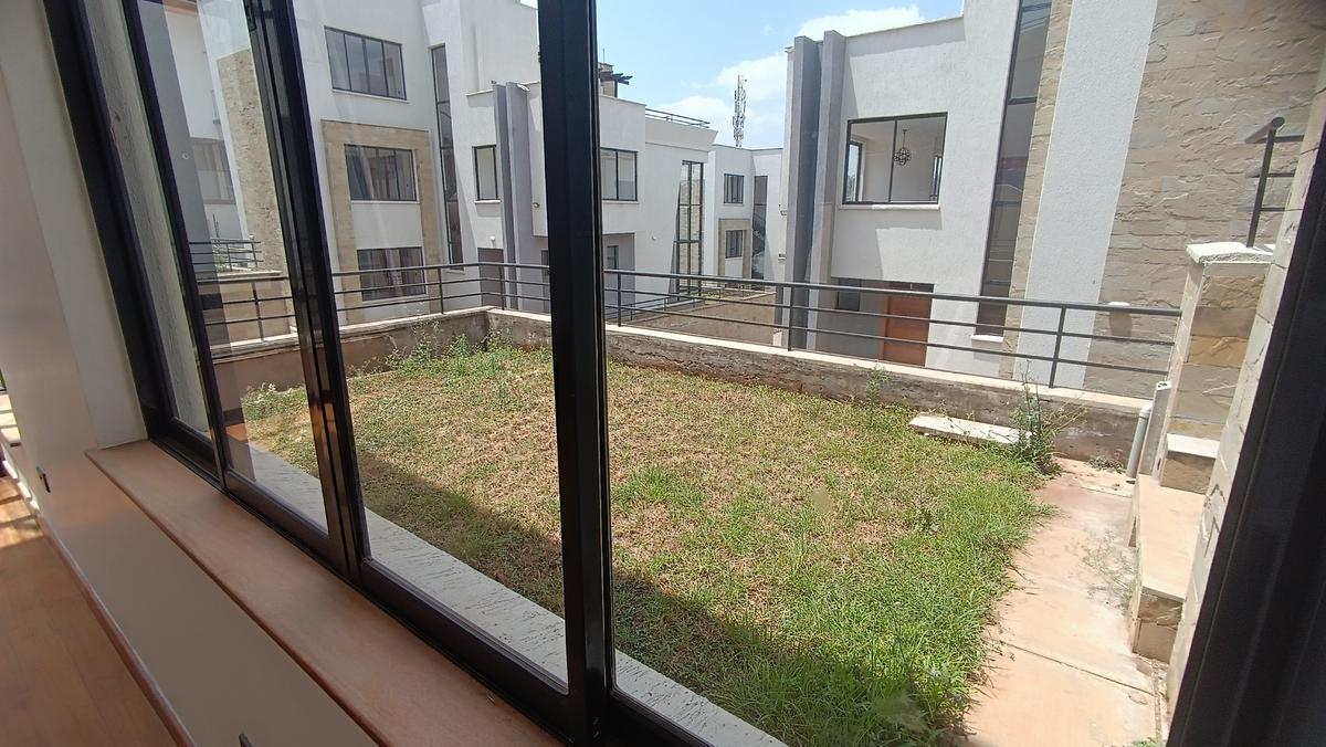 5 Bed Townhouse with En Suite in Lavington - 3