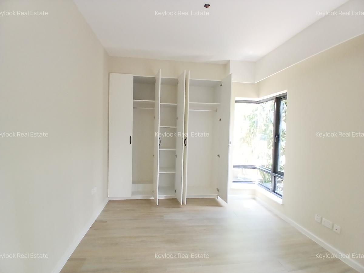 2 Bed Apartment with En Suite at Riverside Drive Gardens - 18