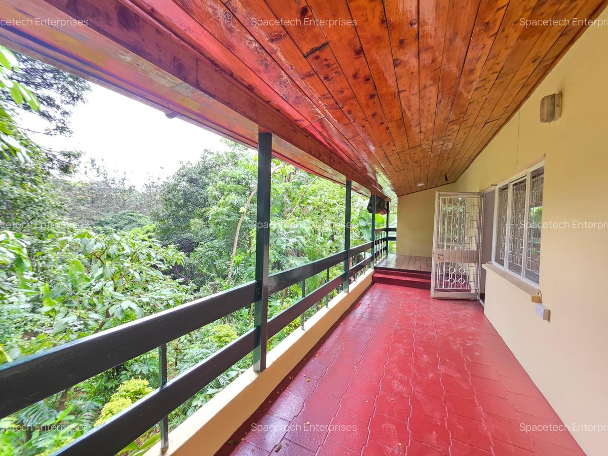 4 Bed House with En Suite in Lavington - 15