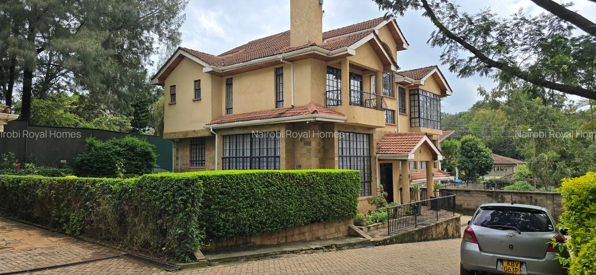 5 Bed Townhouse with En Suite at Lavington Green - 4
