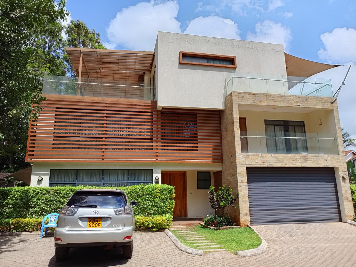 4 Bed Villa with En Suite in Lavington - 1