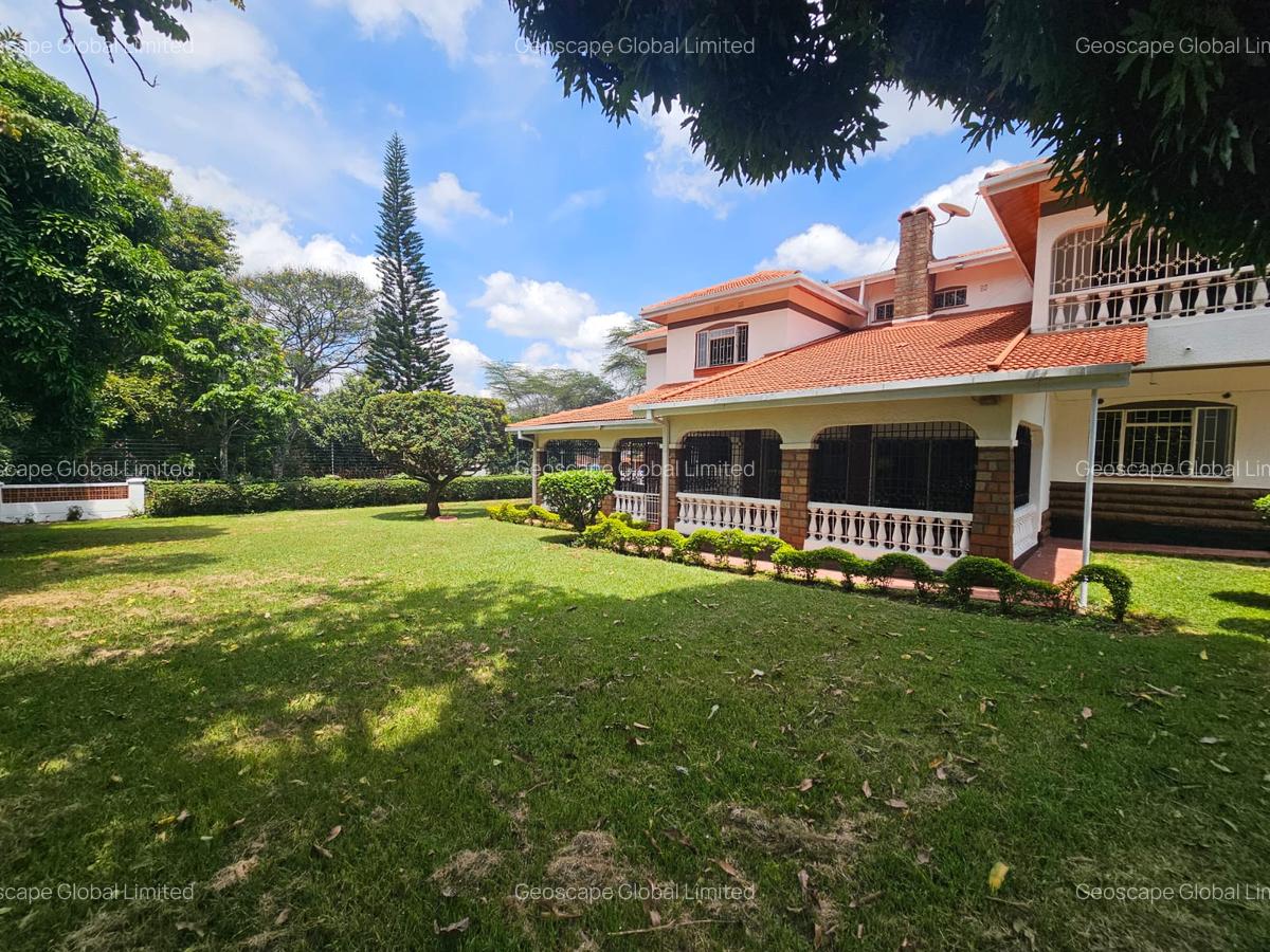 5 Bed House with En Suite in Rosslyn - 1
