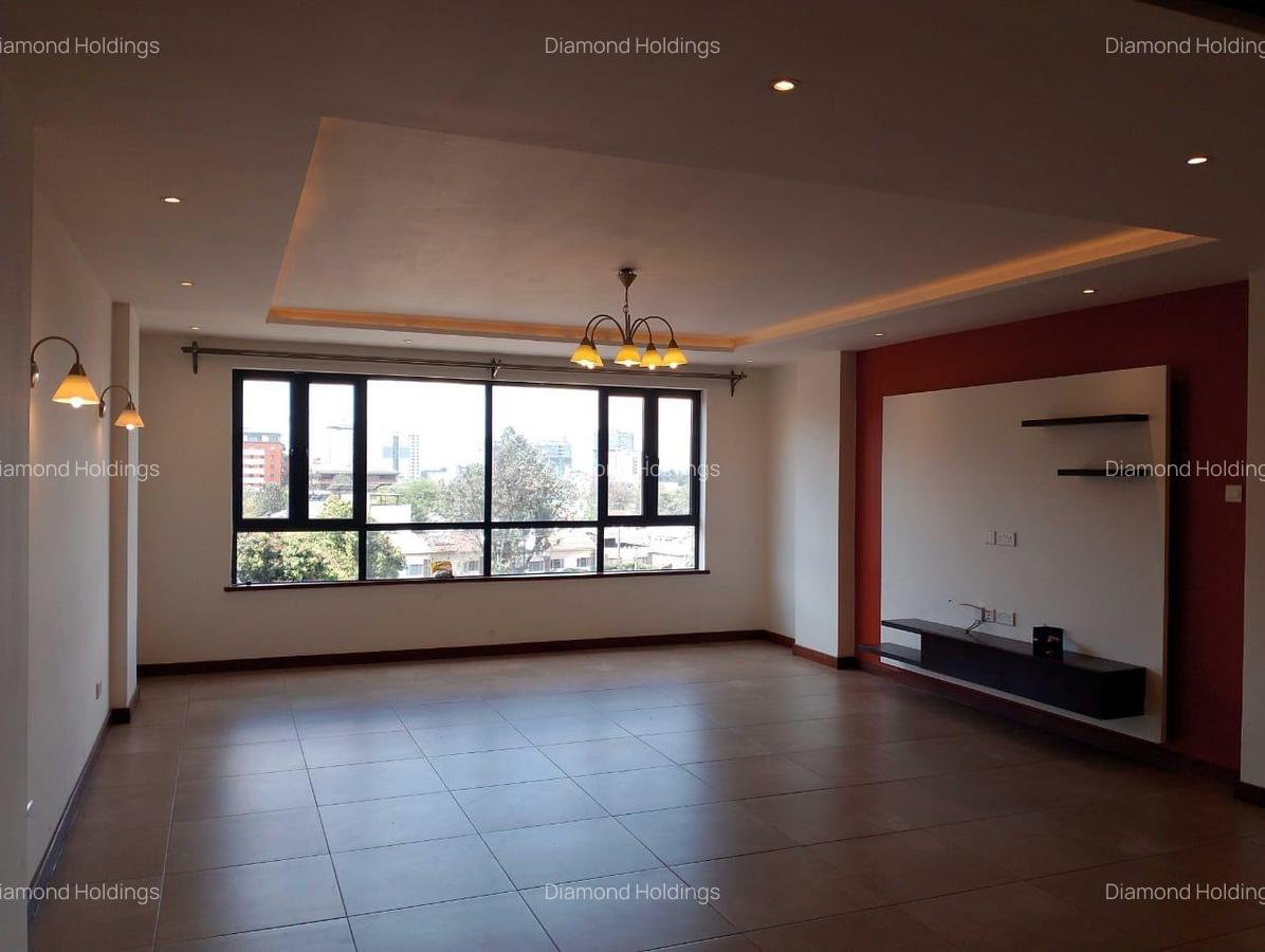 3 Bed Apartment with En Suite at Parklands - 8