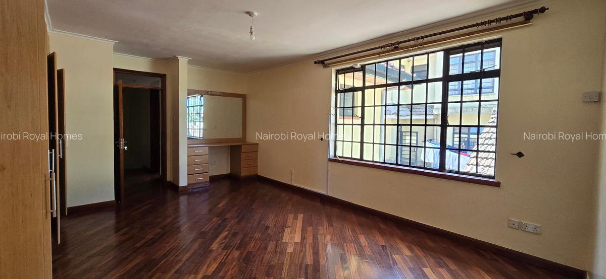 4 Bed Townhouse with En Suite at Lavington Green - 20
